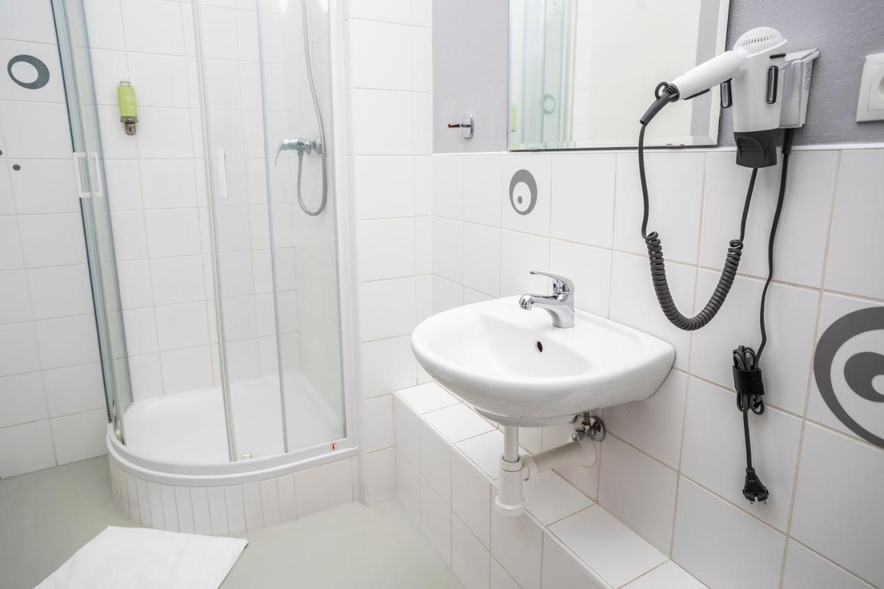 Hotel Vp1 Ostrava Bagian luar foto