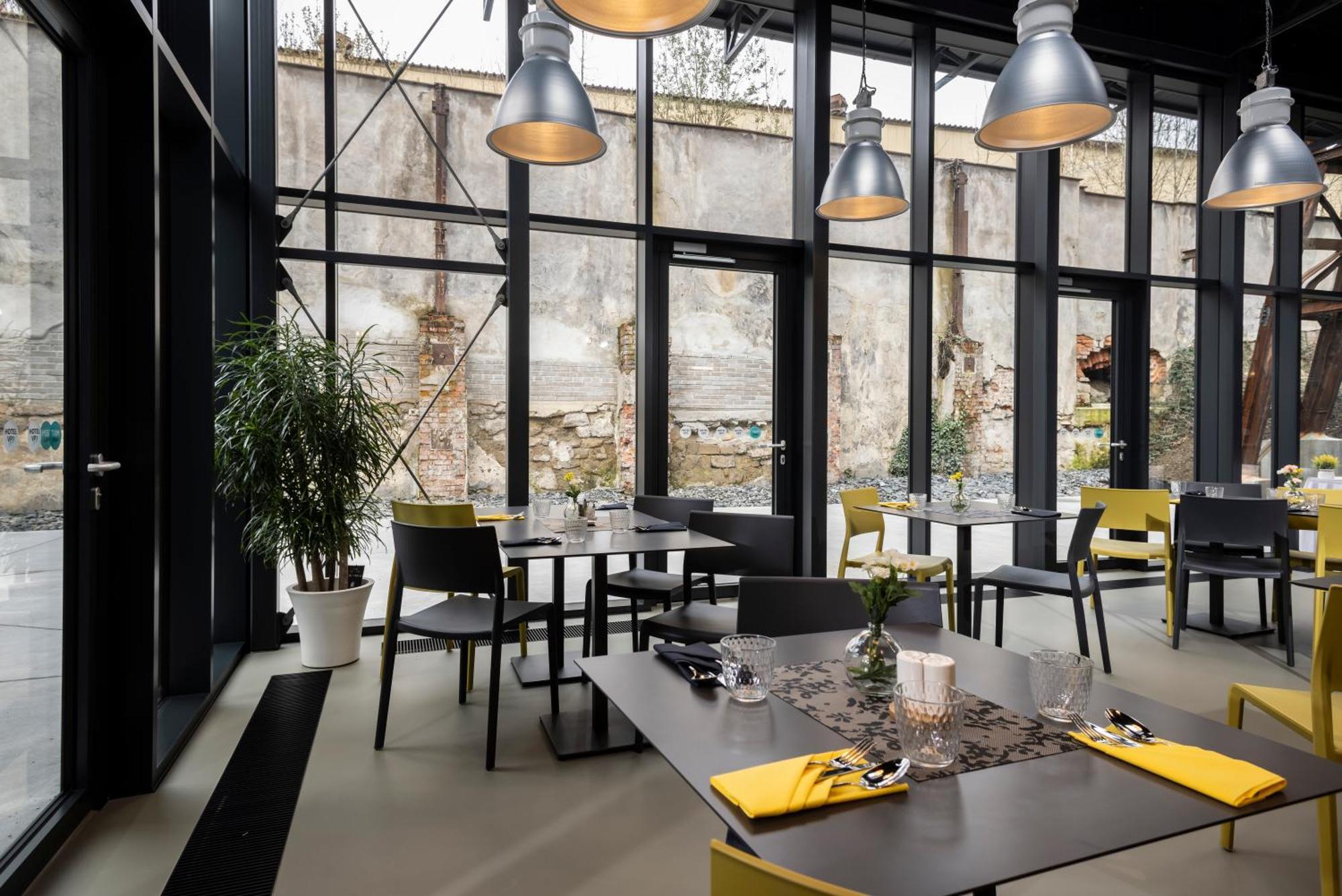 Hotel Vp1 Ostrava Bagian luar foto